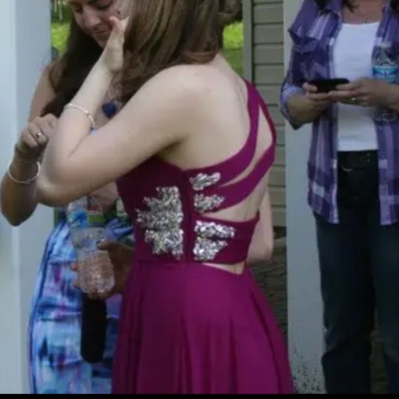 Petite Fuchsia One-Shoulder beaded Gown - Picture 5 of 8